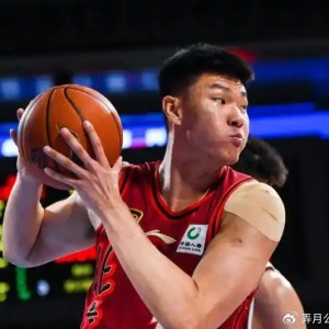 拿600万，0分0板0助+1被盖+2犯规，球迷：诈骗犯，好意思拿那么多钱？|范子铭|周琦|许利民|北京首钢|篮板_新浪体育_新浪新闻